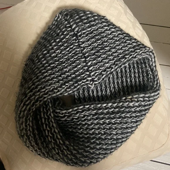 FREE WITH PURCHASE Black and White Loop Scarf - Picture 2 of 3